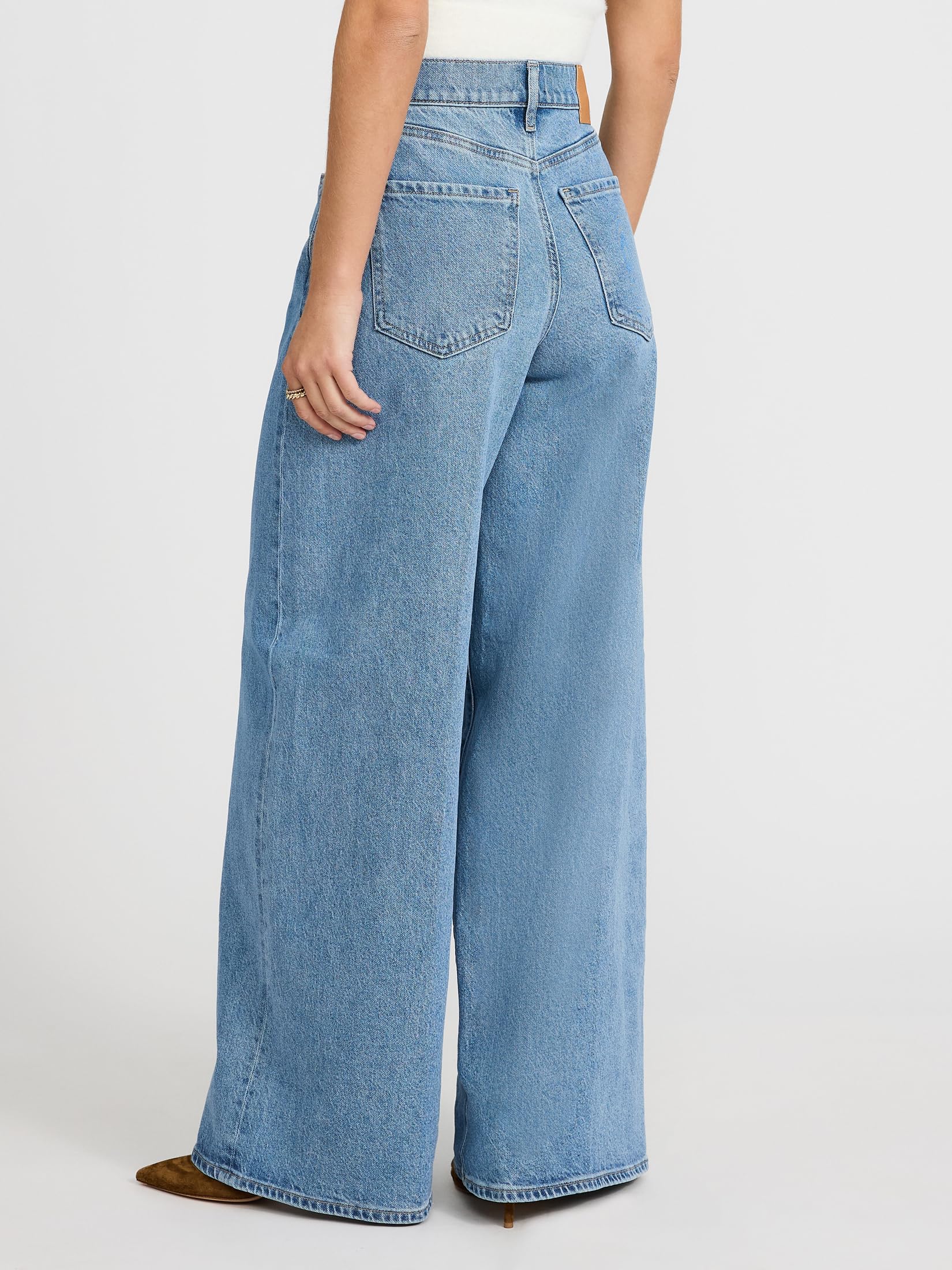 EXPRESS Women's High Waisted Relaxed Wide Leg Stretch Jeans - Light Wash - Image 4