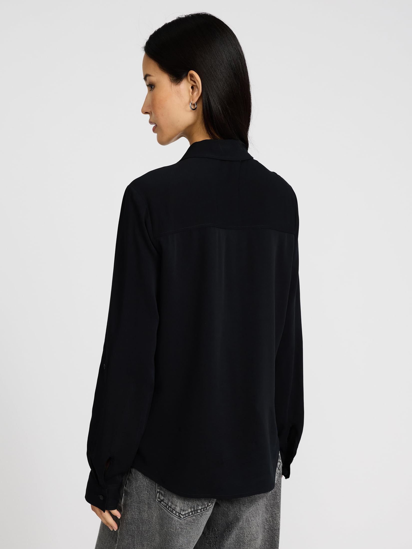 EXPRESS Women's Twill Double Flap Pocket Rolled Sleeve Utility Portofino Shirt - Image 4