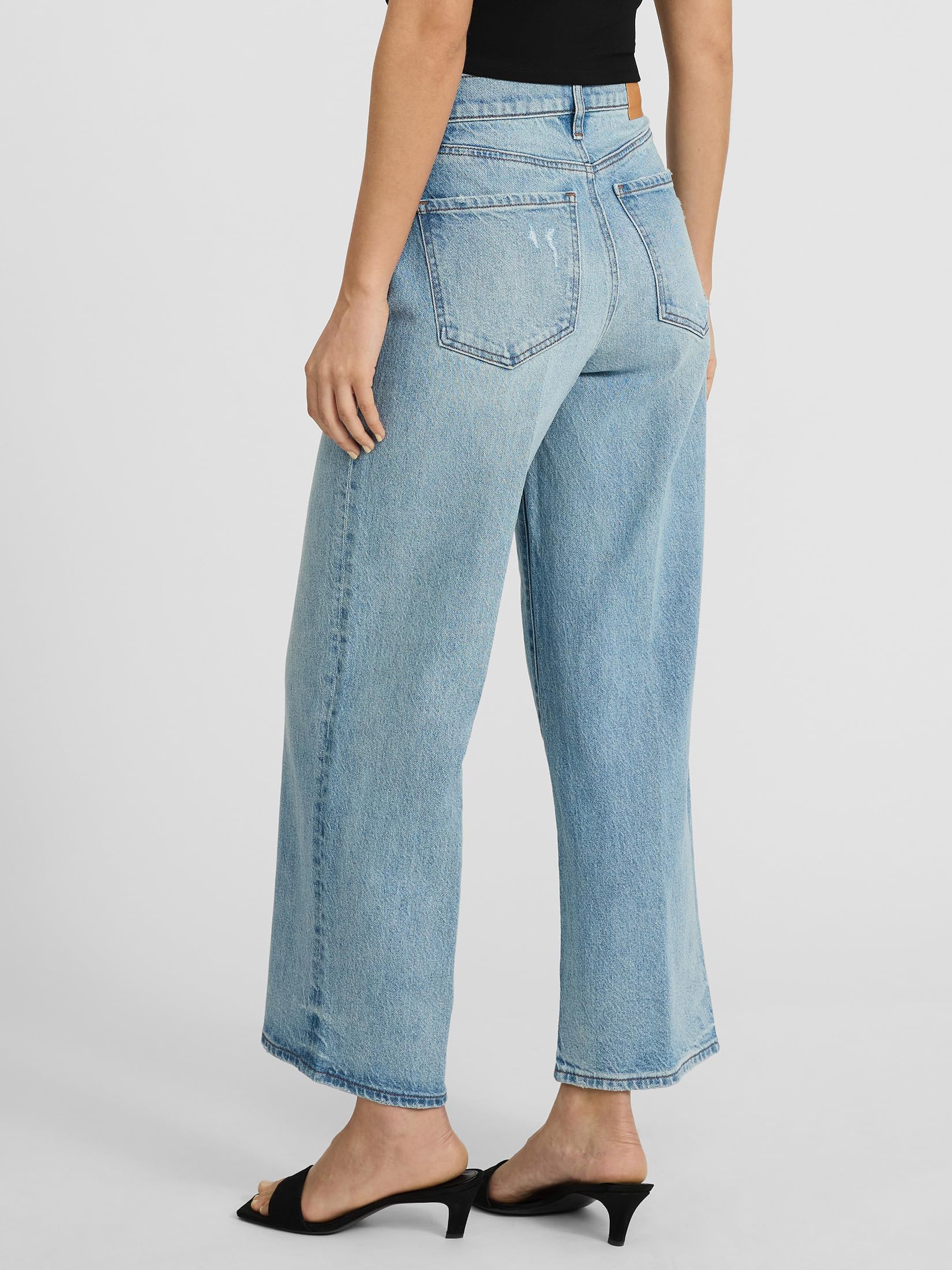 EXPRESS Women’s Wide-Leg Ankle Jeans – High Waisted Stretch Denim with Flattering Fit – Light Wash - Image 3